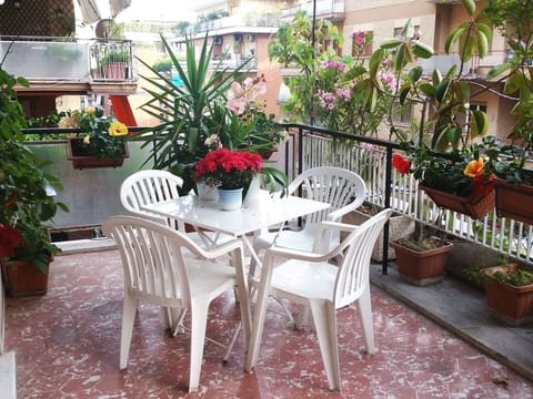 mit Terrasse