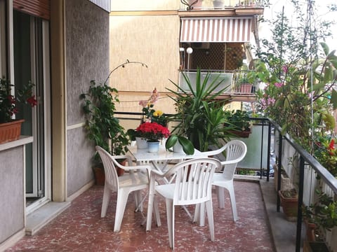 mit Terrasse