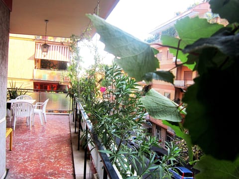 mit Terrasse