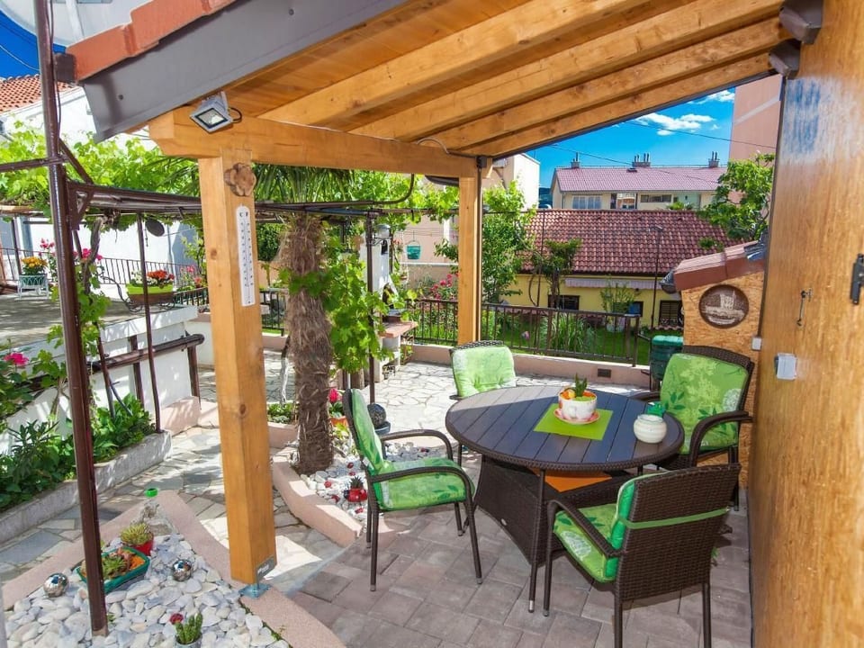 mit eigenem Garten und Grill - Crikvenica