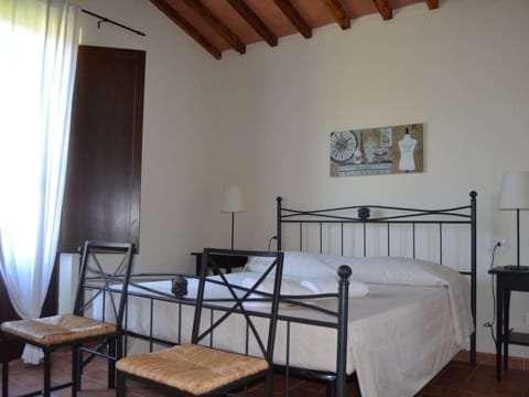 Superior Drei-Zimmer-Wohnung mit Garten und Pavillon