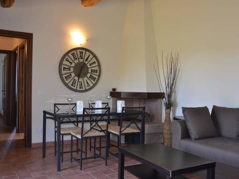Superior Drei-Zimmer-Wohnung mit Garten und Pavillon