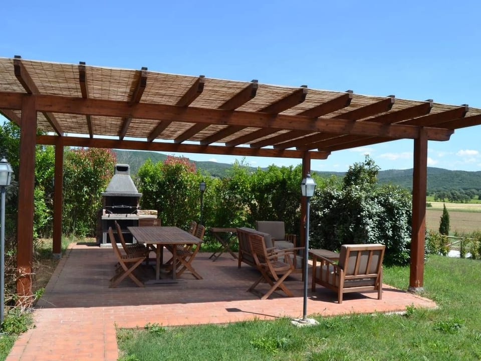 Superior Drei-Zimmer-Wohnung mit Garten und Pavillon - Campiglia Marittima