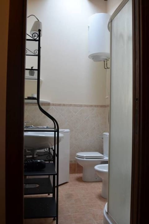 Superior Drei-Zimmer-Wohnung mit Garten und Pavillon