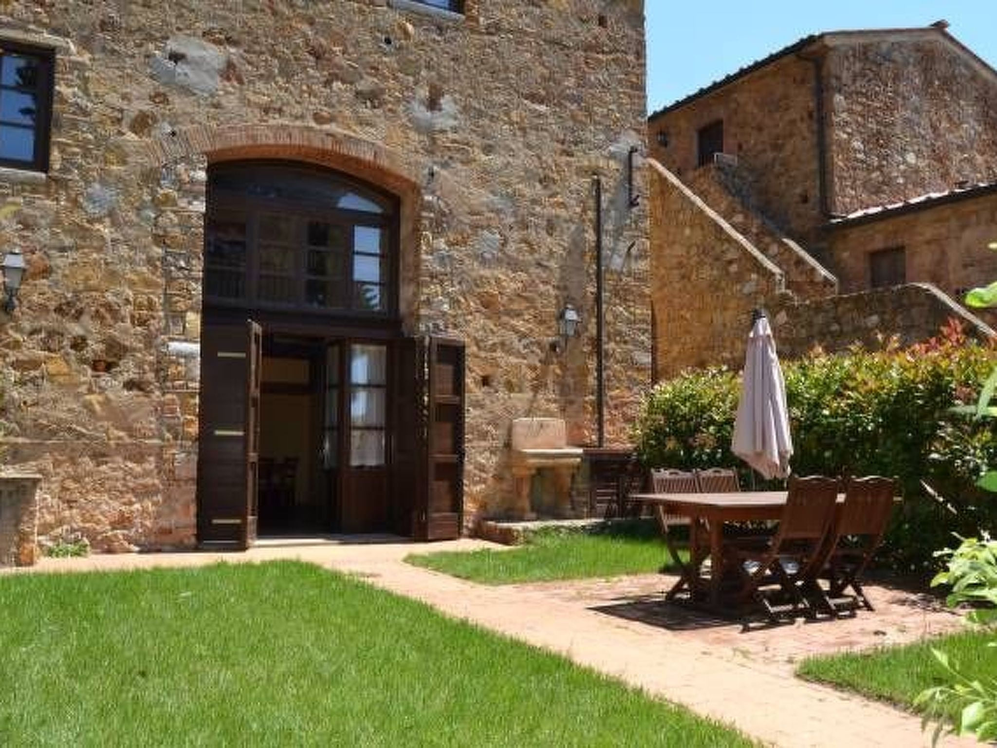 Luxus-Drei-Zimmer-Wohnung mit privatem Garten