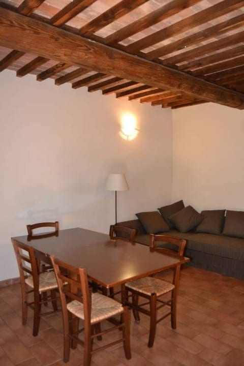 Zwei-Zimmer-Wohnung mit Garten