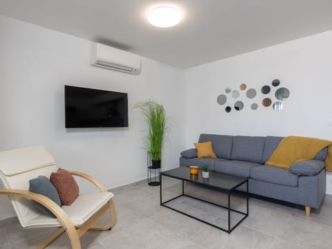 Modernes Apartment in Crikvenica mit Gemeinschaftspool