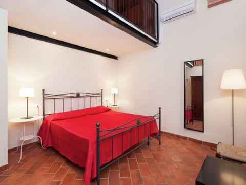 Apartment mit offenem Schlafboden und Garten