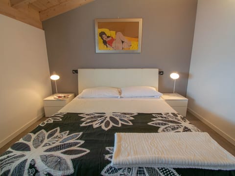 Terrazza a Lago - Dreizimmerwohnung mit Terrasse und Schwimmbad