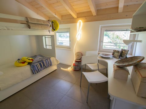 Terrazza a Lago - Dreizimmerwohnung mit Terrasse und Schwimmbad