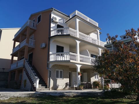 Appartement für 2-3 Personen mit Balkon