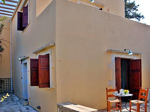 mit Terrasse und Balkon