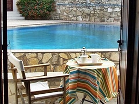 mit Terrasse und Balkon