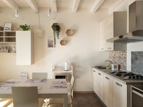 Cherubino 2", Dreizimmerwohnung mit Pool und Terrasse