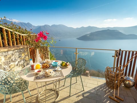 mit Terrasse