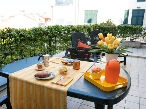 Wohnung Borghetto Santo Spirito mit Terrasse