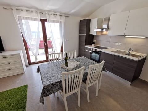Wohnung in Crikvenica mit Terrasse und Meerblick