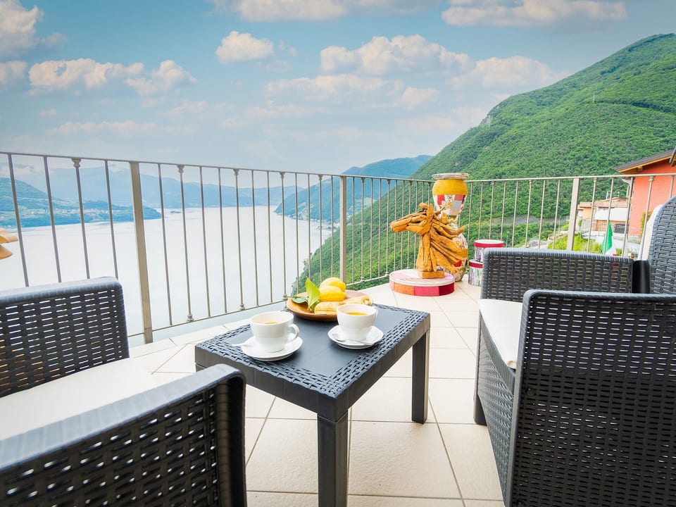 Serafino - Terrasse und Pool am Iseosee - Fonteno