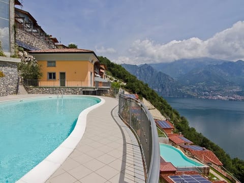 Terrazza a Lago - Zweizimmerwohnung mit Terrasse und Schwimmbad