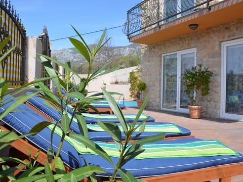 Großes Ferienhaus mit eigenem Pool und Terrasse