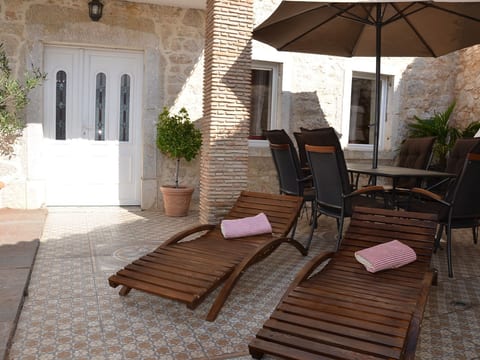 Geräumige Duplexwohnung mit Terrasse und Pool