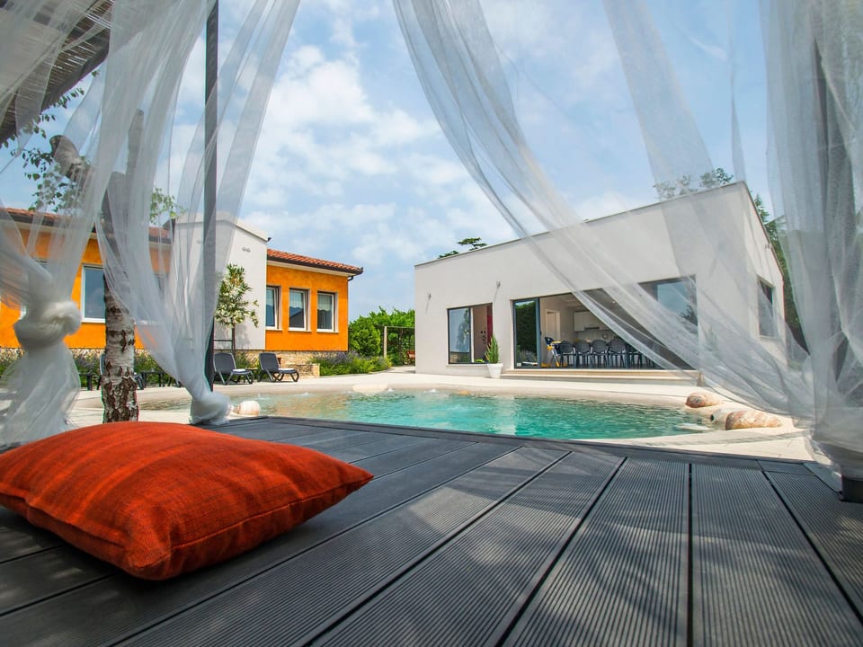 Schöne Villa mit Garten und Biodesign-Pool - Nedešćina
