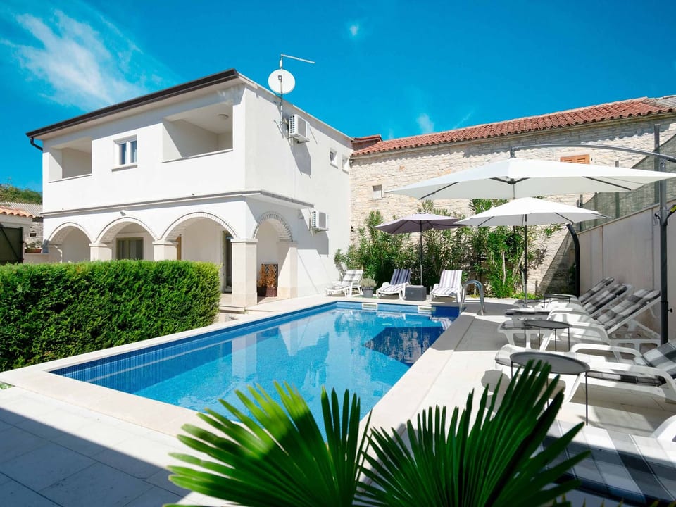 Villa Martin - Rückzugsort auf dem Land mit Pool - Jakovici