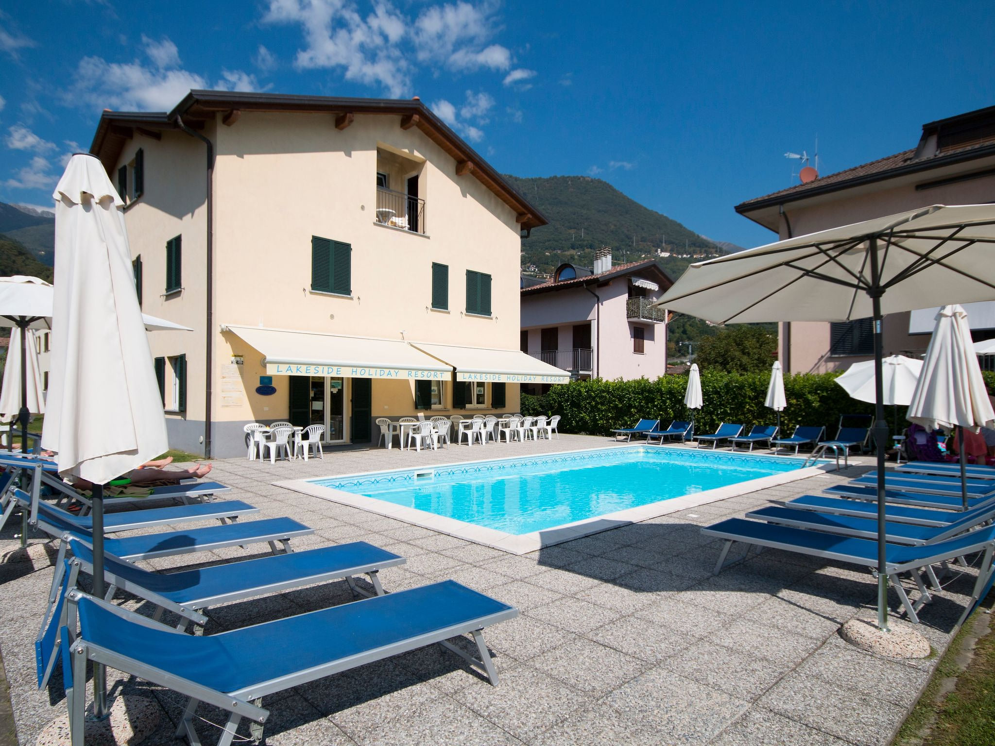 Angenehme Wohnung mit Garten und Pool