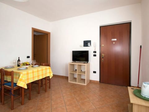 Angenehme Wohnung mit Garten und Pool