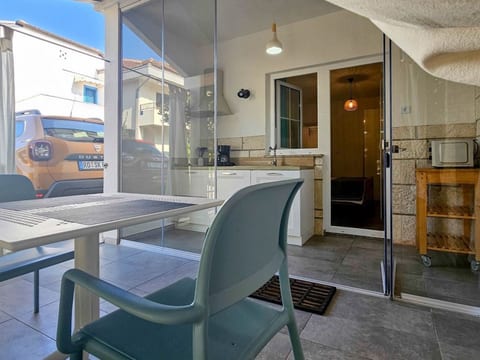 für 2 Personen ca. 22 m&sup2; in Novigrad, Adriaküste Kroatien (Westküste von I