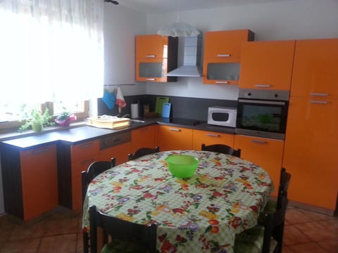 Komplette Villa mit zwei Appartements
