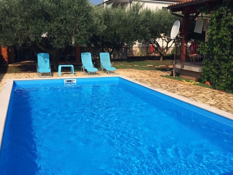 Komplette Villa mit zwei Appartements