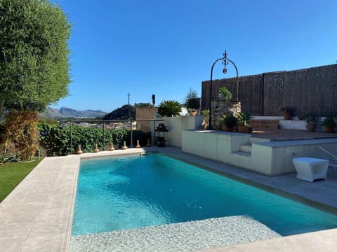 mit Garten, Grill und Terrasse