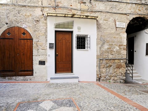 'Medieval House' mit Terrasse