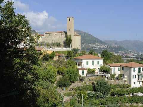 'Medieval House' mit Terrasse
