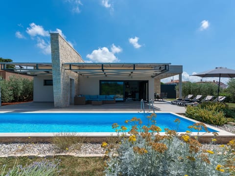 Wunderschönes Ferienhaus in Bužinija mit Pool