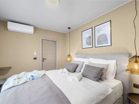 Villa Querchus Apartment 9 with private Pool