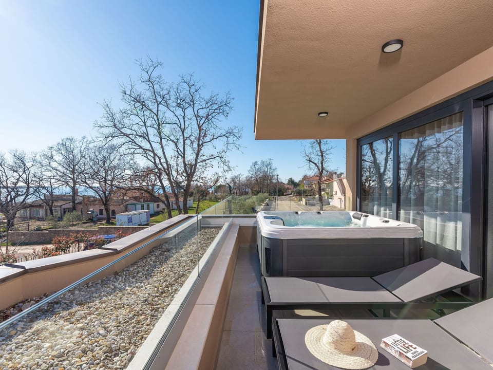 Villa Querchus Penthouse 8 partment mit Jacuzzi - Novigrad