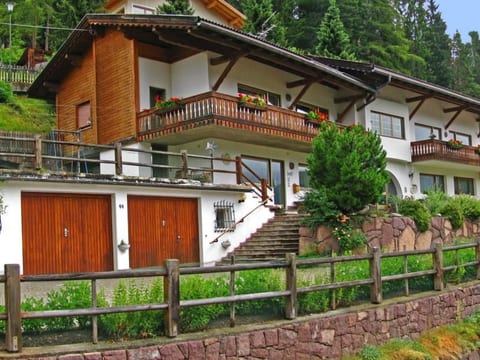 mit privatem Balkon
