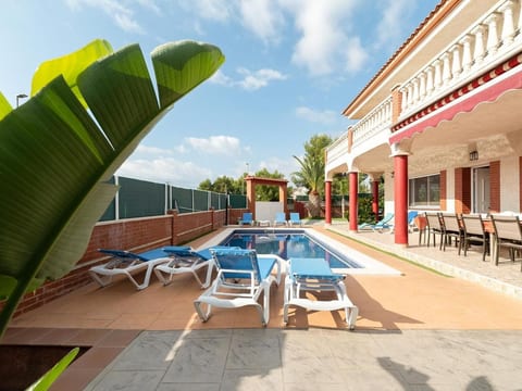 Chalet 'Vista Cunit' mit privatem Pool