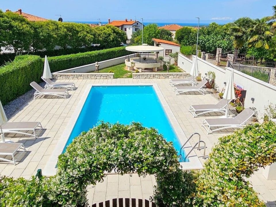 con piscina - Novigrad