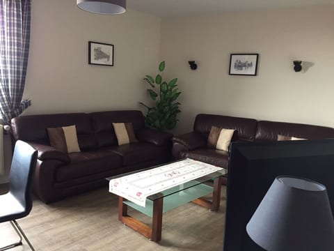 Große Ferienwohnung Gite mit Terrasse