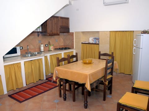 Wohnung in Custonaci mit Kleinem Garten