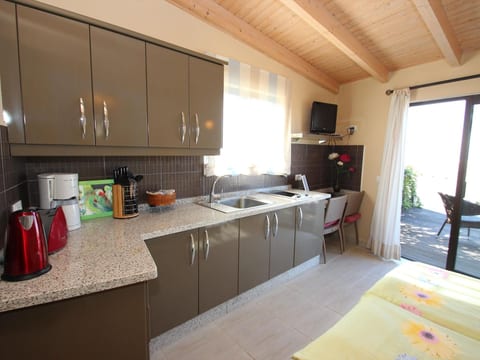 Kleines Ferienhaus mit Terrasse für zwei Personen