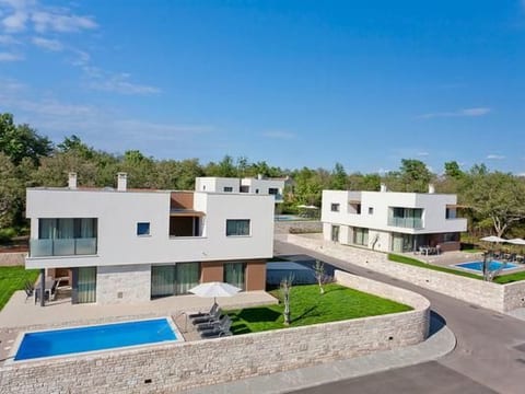 Designvilla mit Dachterrasse und Panoramablick