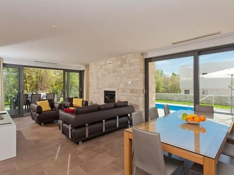 Designvilla mit Dachterrasse und Panoramablick