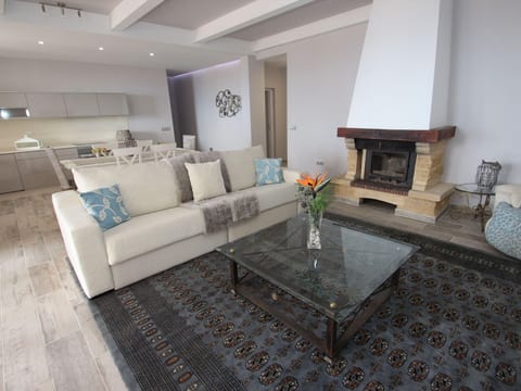 Apartment mit Terrasse, Pool und Garten