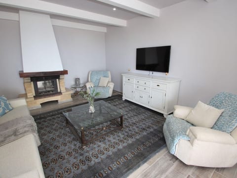 Apartment mit Terrasse, Pool und Garten