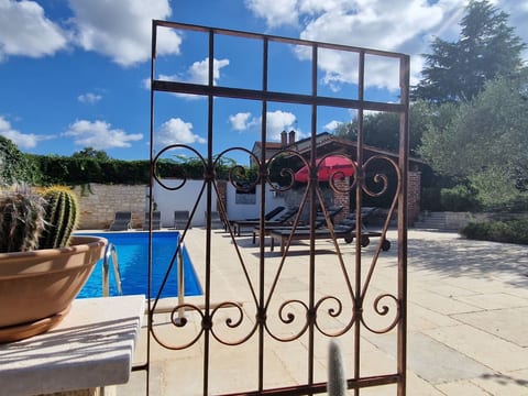 Freistehende Villa mit Garten und privatem Pool