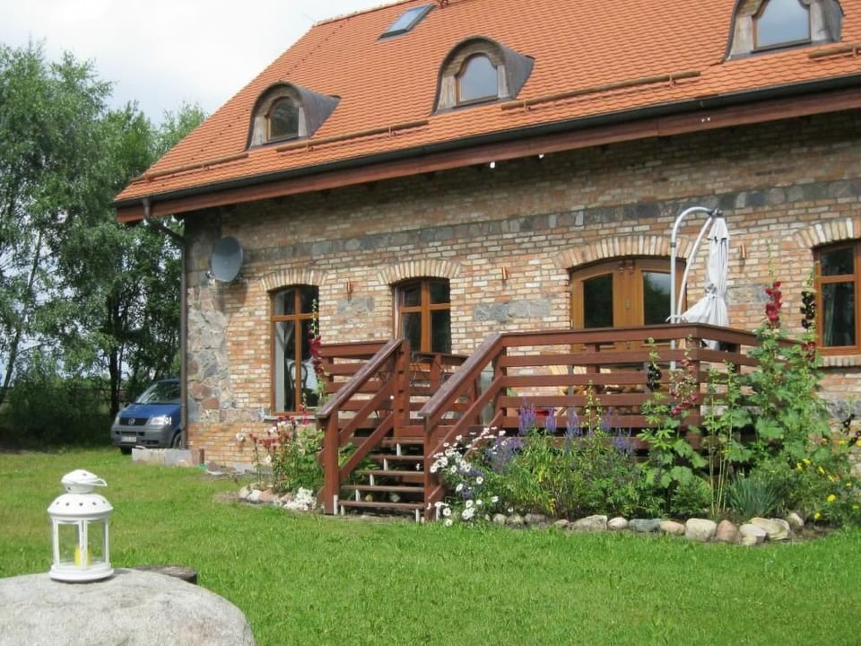 in Szopa mit Garten und Terrasse - Miechucino